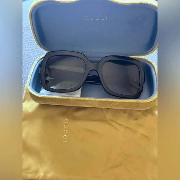 Authentic Gucci Black Sunglasses w/Gold Accents- NWOT! Perfect condition GG0036S - Picture 5 of 11